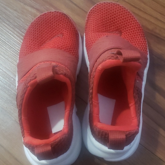 Nike - Picture 4 of 8